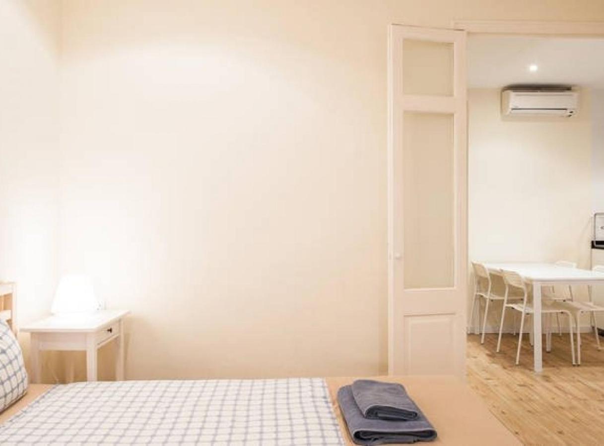 Piquer Apartment Barcelona Luaran gambar