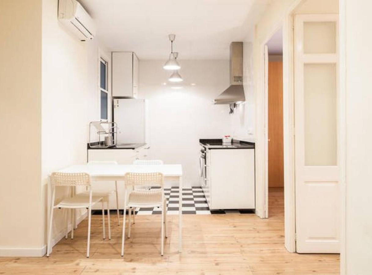 Piquer Apartment Barcelona Luaran gambar